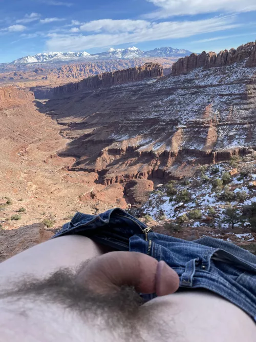 Just a beautiful scene! (straight M 19, DM’s are open)