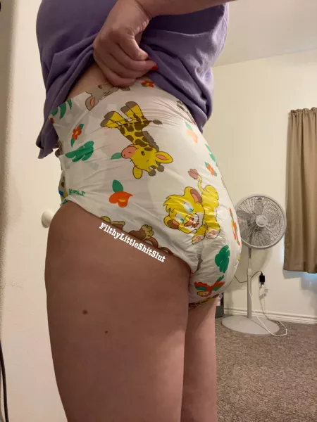 Just a comfy cozy diaper girl π