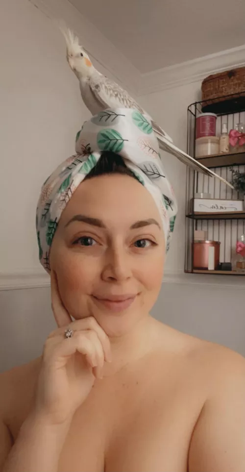 Just a couple o’ chicks (f)resh from the shower 🐣🛀🏼🧺