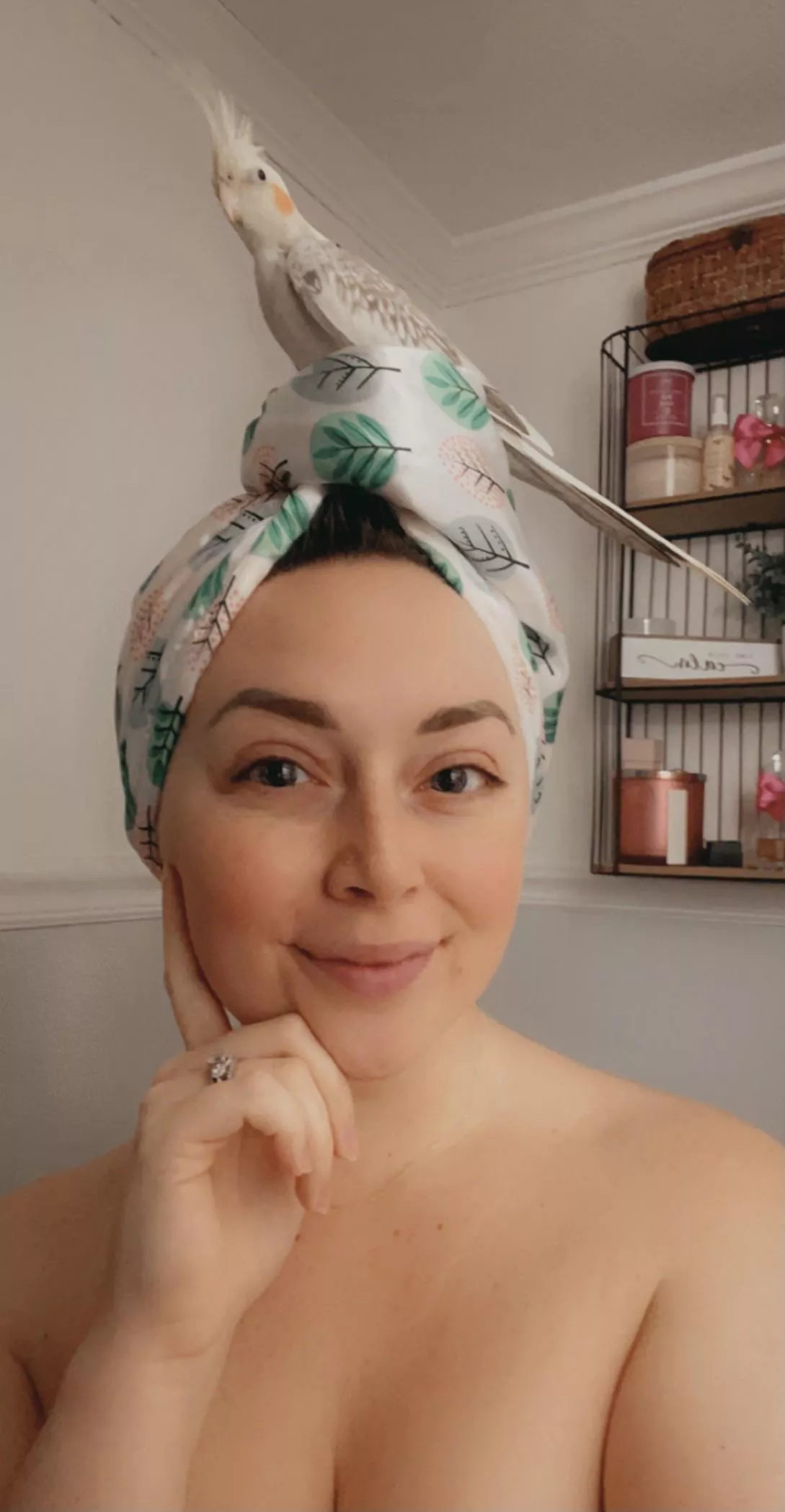 Just a couple o’ chicks (f)resh from the shower 🐣🛀🏼🧺