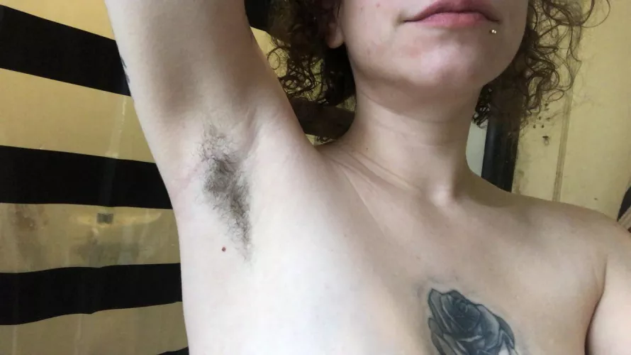 Just a cute armpit here to be worshipped ๐