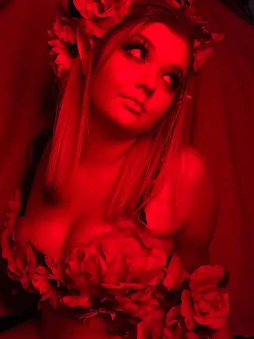 just a lil elf ☺️