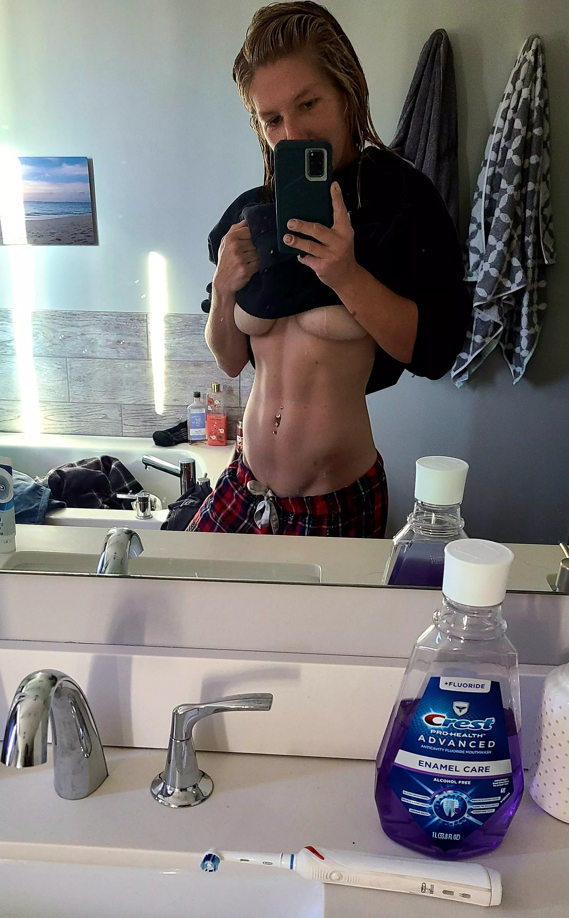 Just a lil underboob 🤗