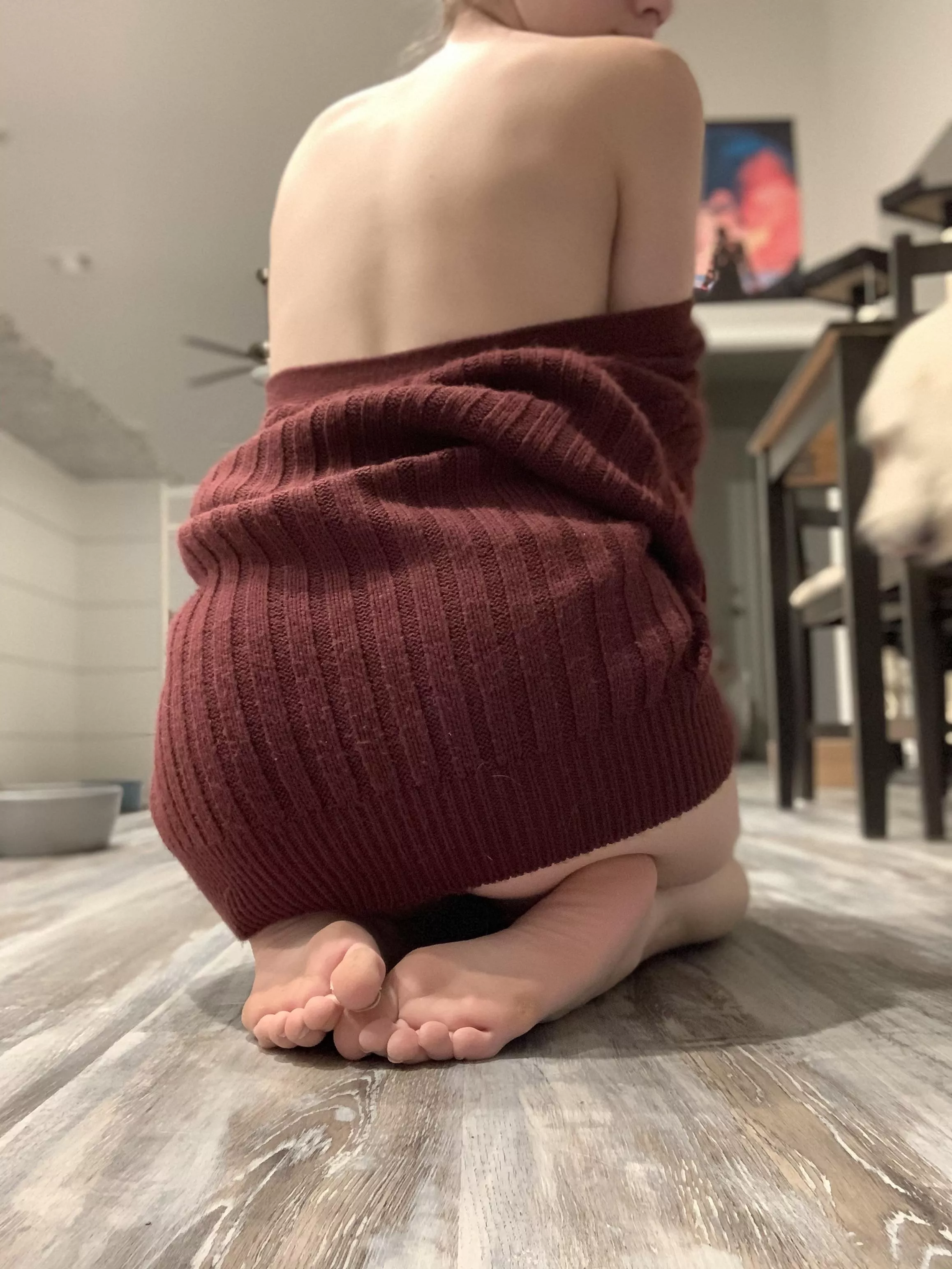 Just a little bit of booty peaking out under my sweater! Just a little bit of booty peaking out under my sweater!