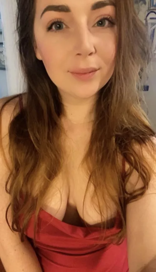 Just a little tease. Hopefully it’s enough to entice you to help me out o(f) this dress. 💋