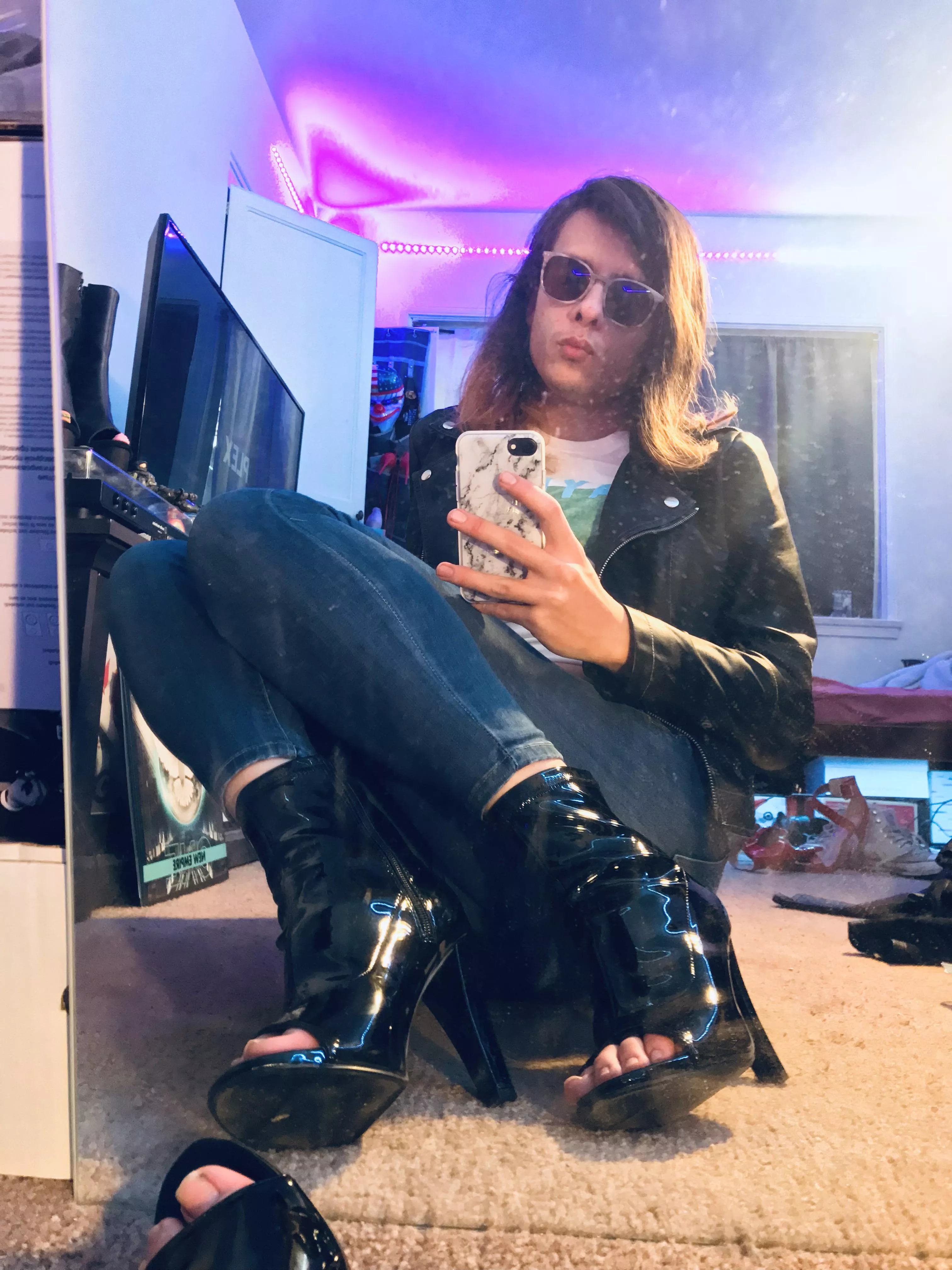Just a peek in these heels😊 Just a peek in these heels😊