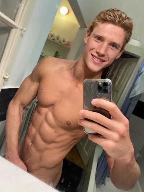 Just a pose…hmu!