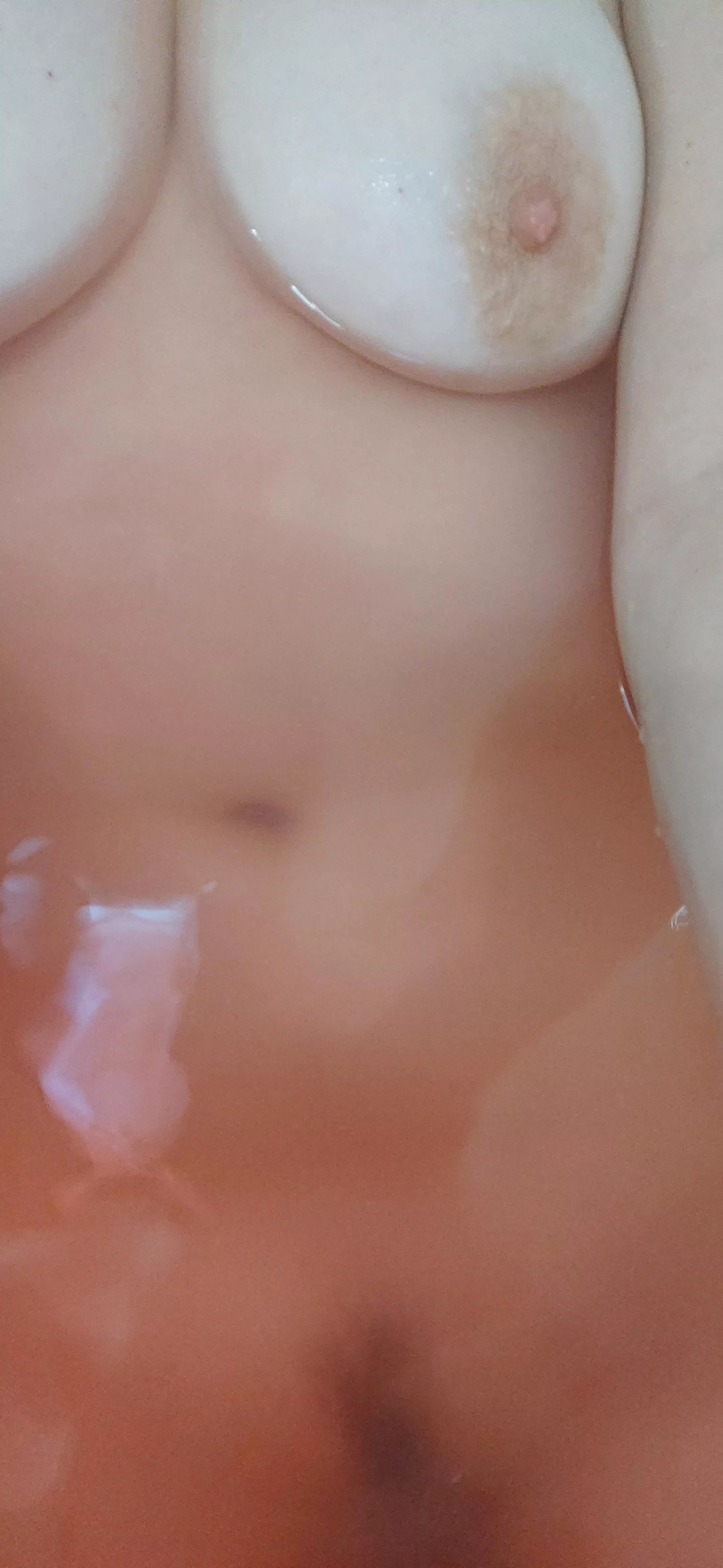 Just a quick bath while hubby is at work. Who wants to join? 😉 Just a quick bath while hubby is at work. Who wants to join? 😉