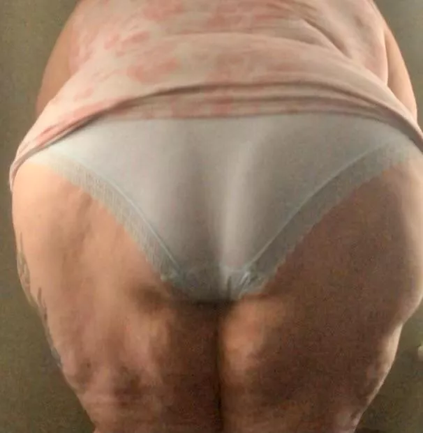 Just a rainy, boring day on vacation…wish I had someone to keep me company…or to at least spank me 😉💋