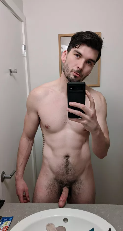 Just a run-o'-the-mill bathroom selfie ๐
