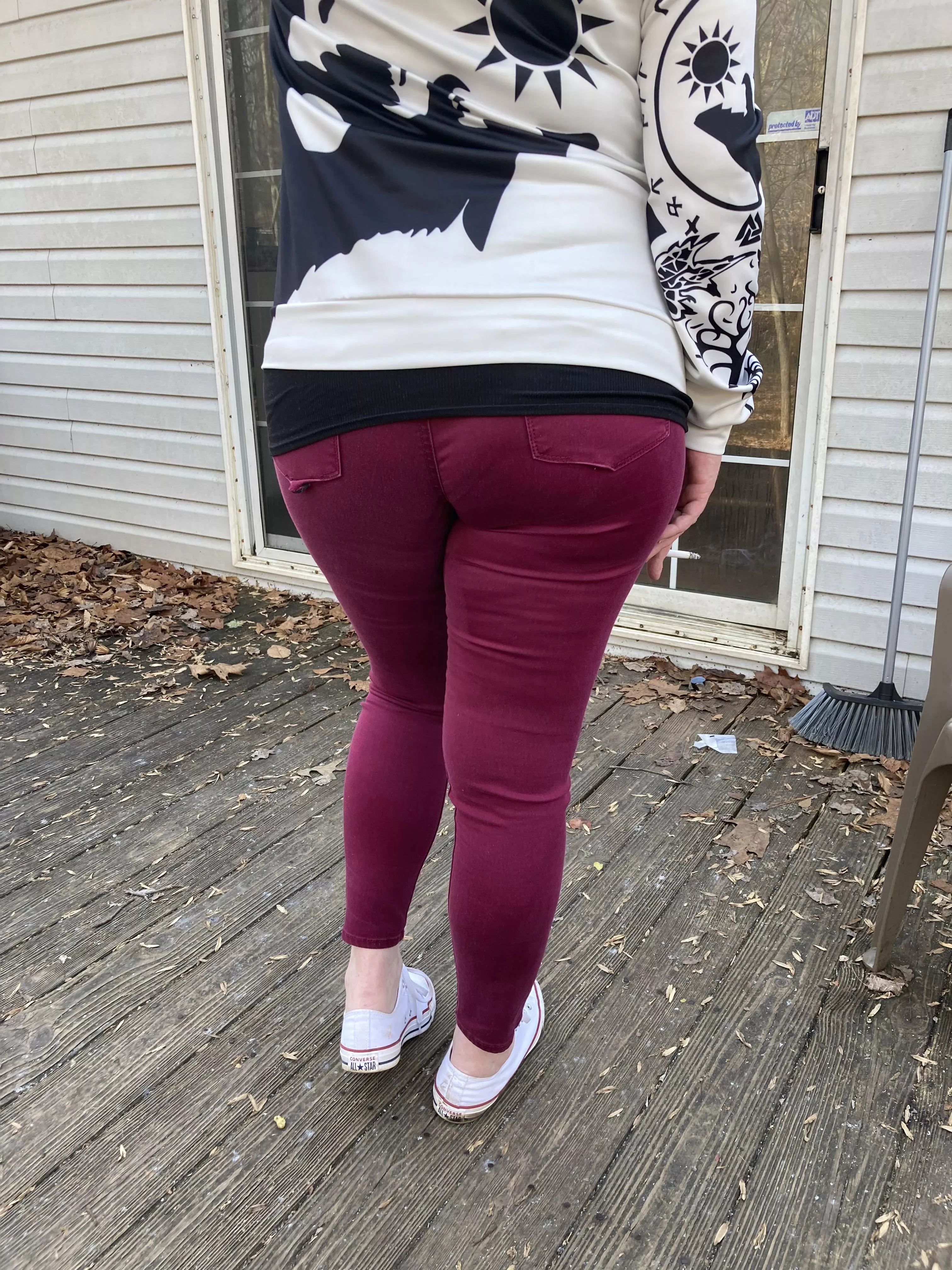 Just a slut with a beautiful ass that enjoys a smoke! Did you even notice the cigarette at first glance