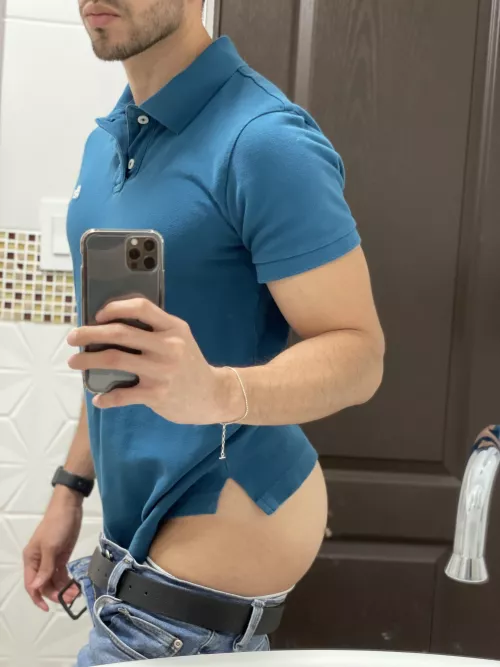 Just another day at work 👷🏻♂️