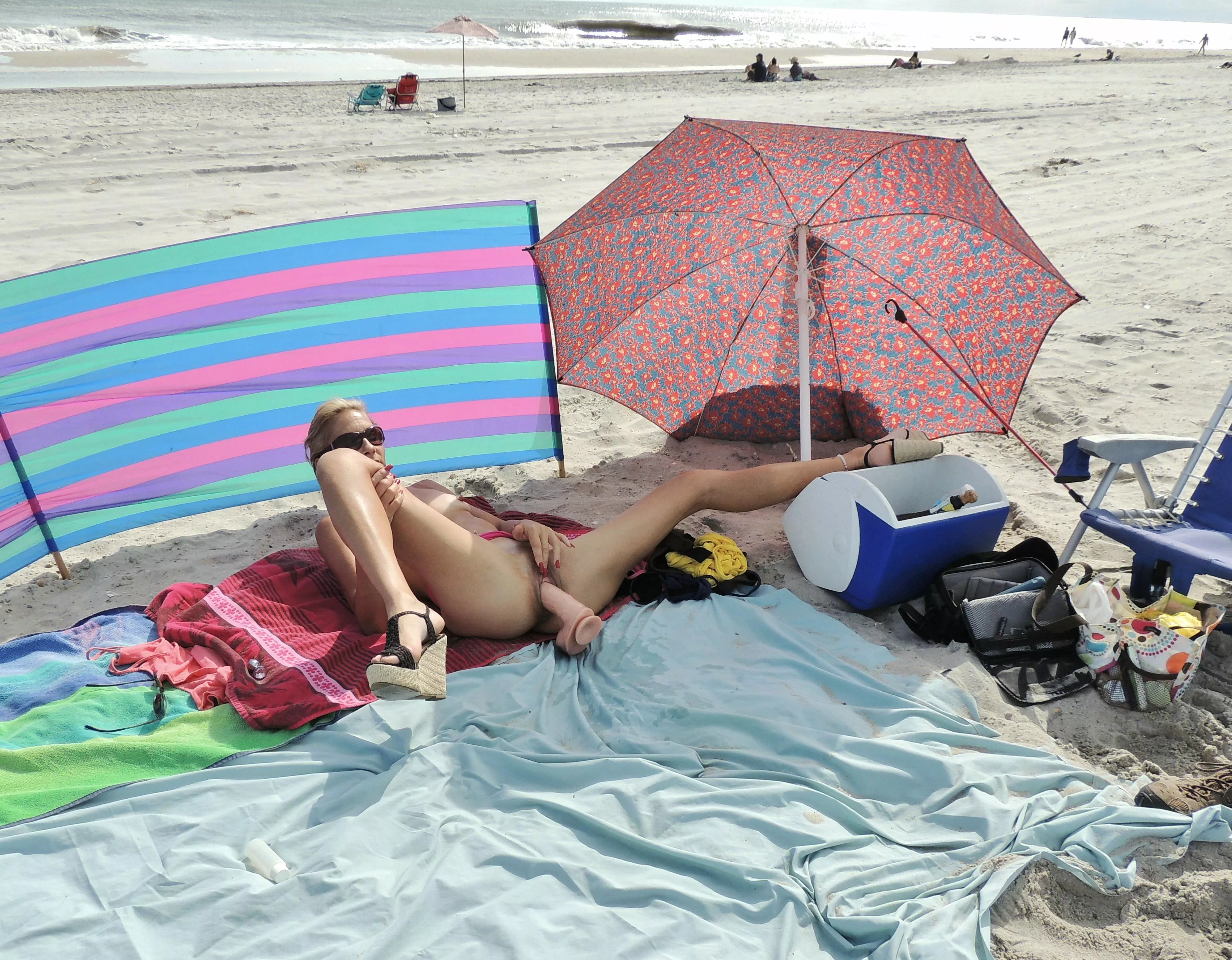 Just another day (f) at the public beach πβ± Just another day (f) at the public beach πβ±