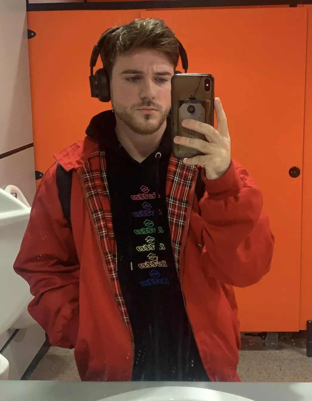 Just another selfie in the gym toilets 🤷🏻‍♂️