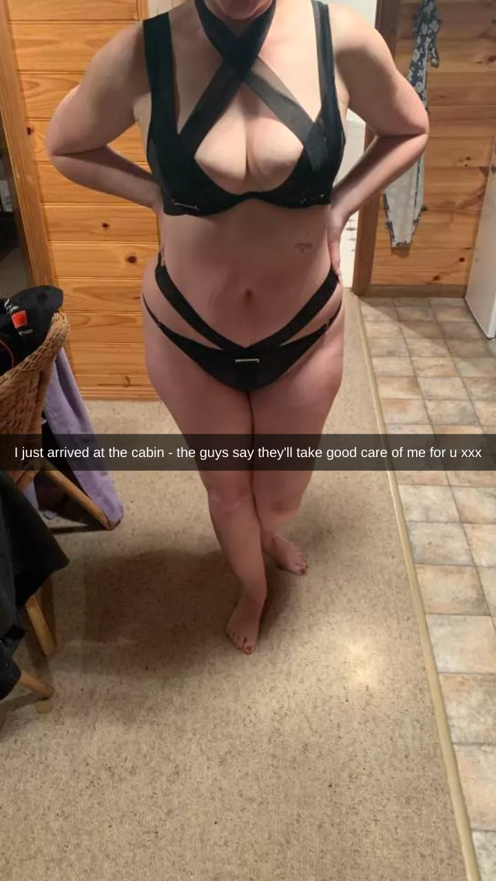 Just arrived at the cabin, they promised to take good care of me Just arrived at the cabin, they promised to take good care of me