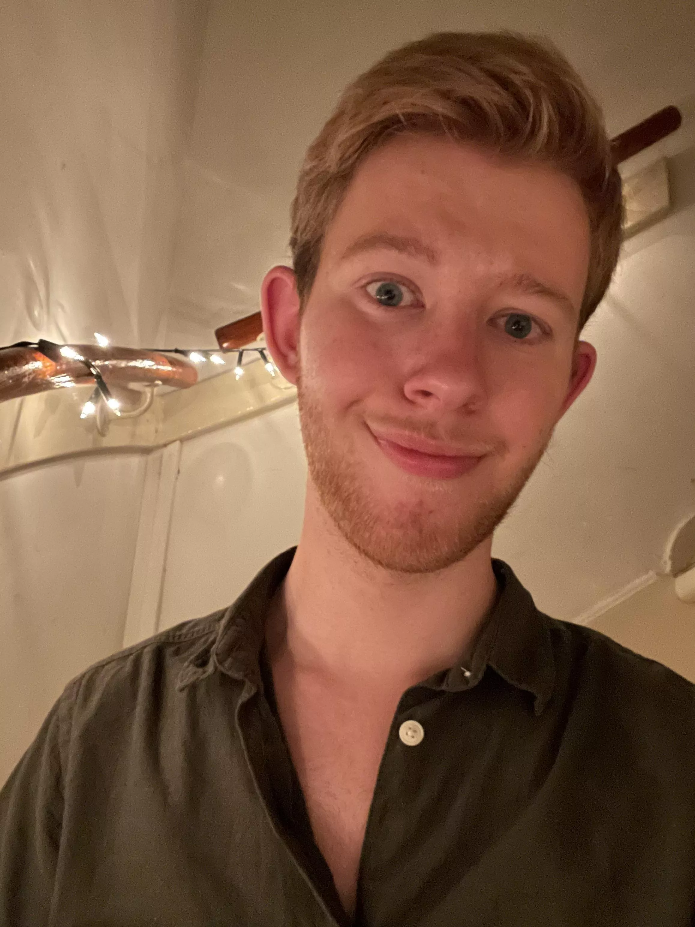 Just casually sitting on the stairs 💡