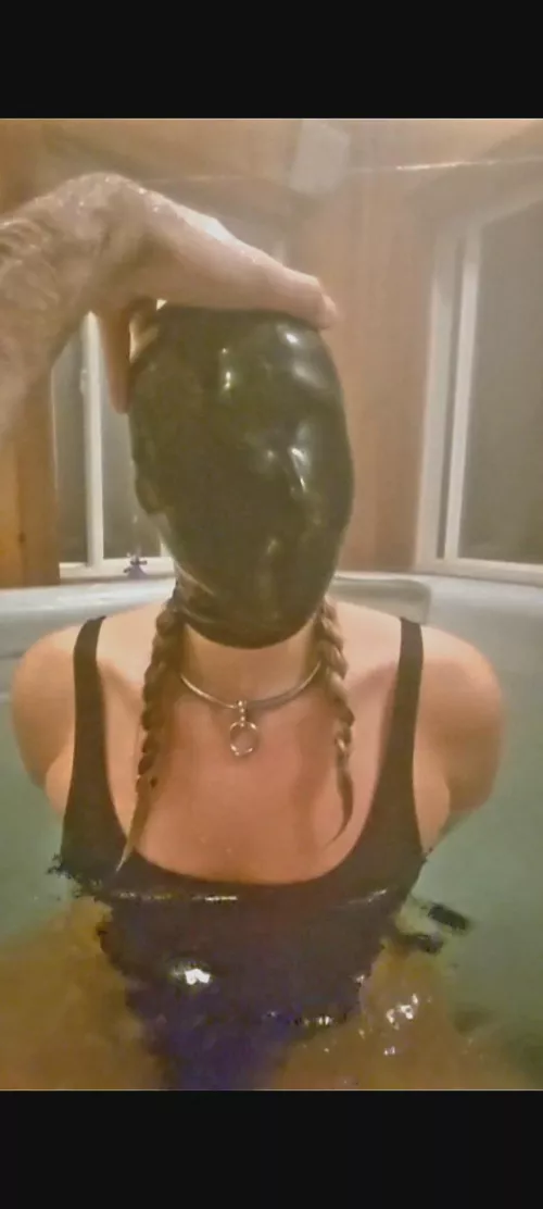 Just daddy playing around with his [F]uck doll in the hottub 🥰 🥵♨️