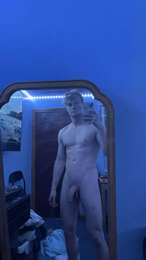 just doing my civic duty of giving out my nudes