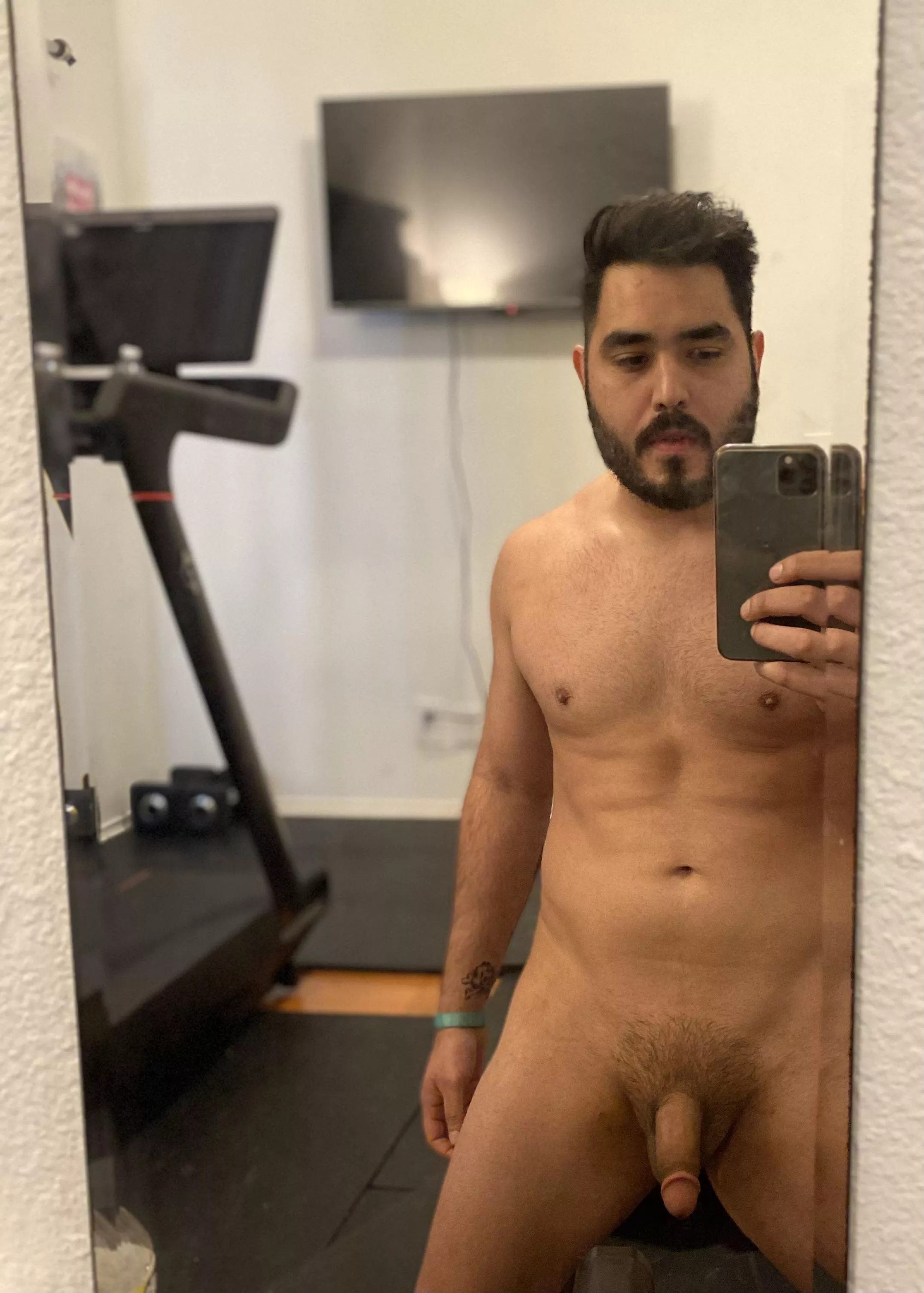 Just felt right to take a pic mid workout (M)