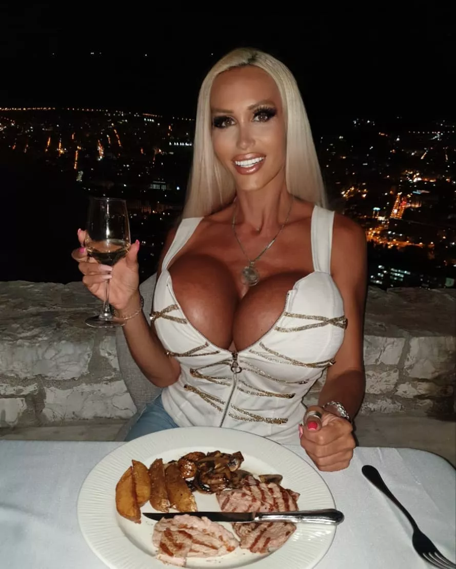 Just finished riding my bime, should I ride your dick or your face next? Just finished riding my bime, should I ride your dick or your face next?