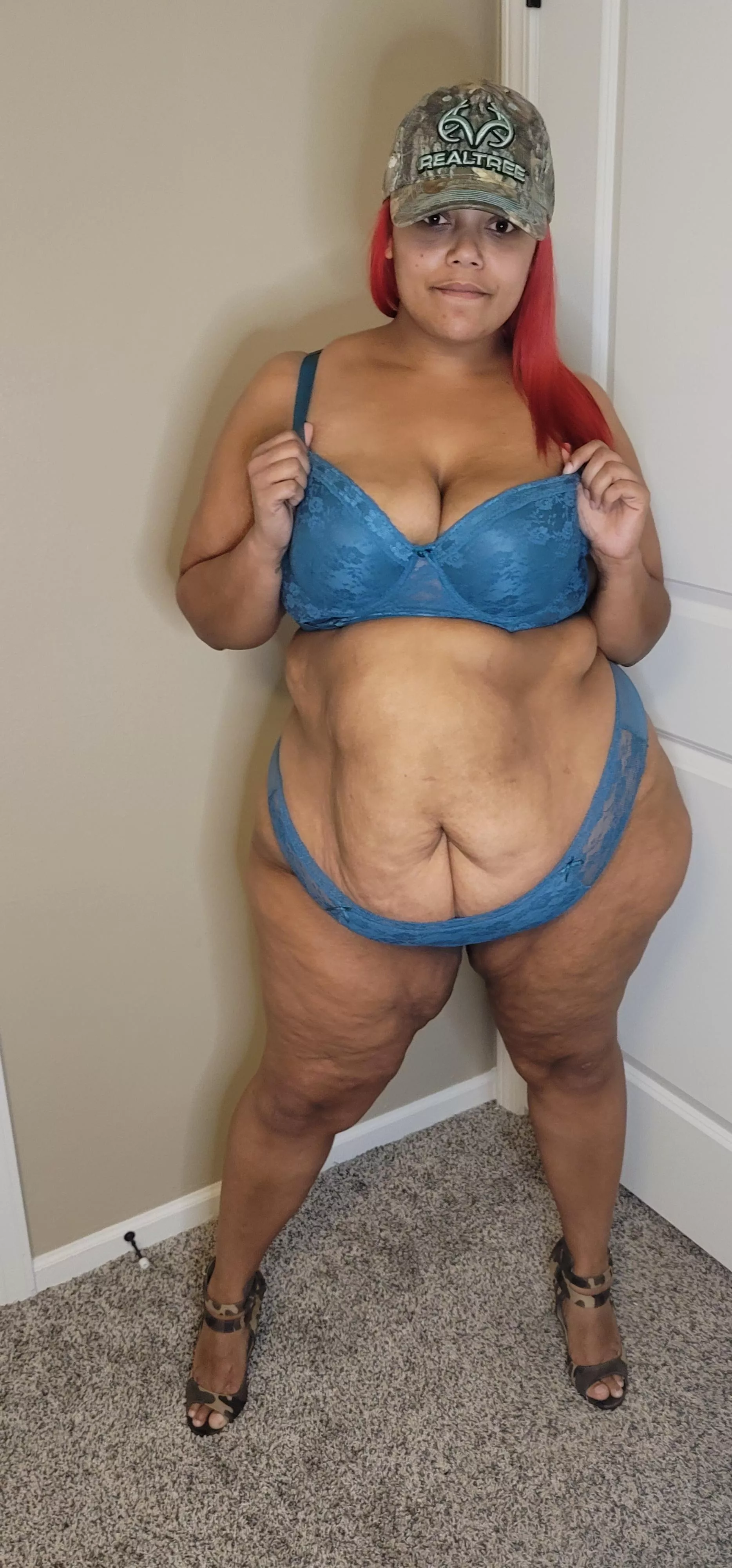 Just found this sub. First time posting here. Does my belly fit the profile? 😉