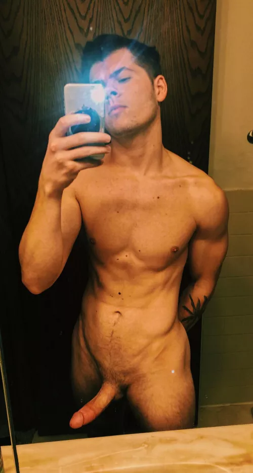 Just got back from the gym. Working out always makes me horny!