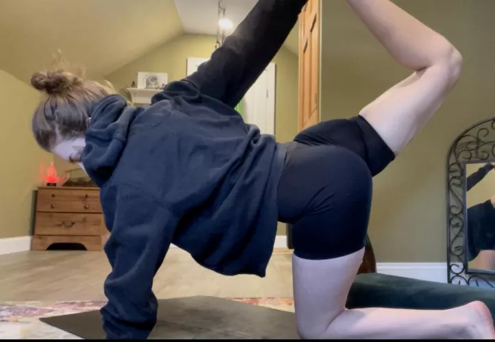 just grabbing my tail ;) (f)or fun