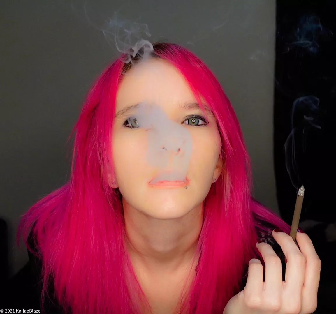 Just hanging out and smoking a Nat Sherman MCD….