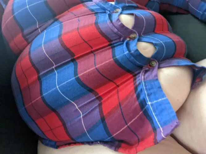 Just hanging out in this shirt that definitely fits