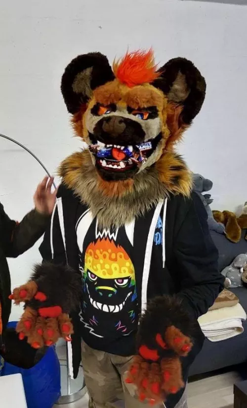 Just how much candy fits into a yeen maw?!