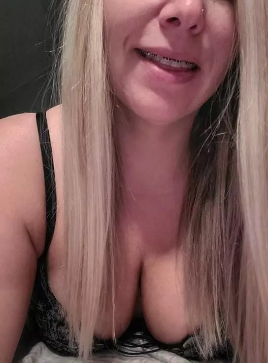 Just lounging around on Xmas Eve waiting for my presents. What are you wanting for Christmas? 😉