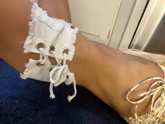 Just my little tan tummy 😘😈