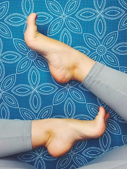 Just on my yoga mat 🧘♀️needed a stretch 😈