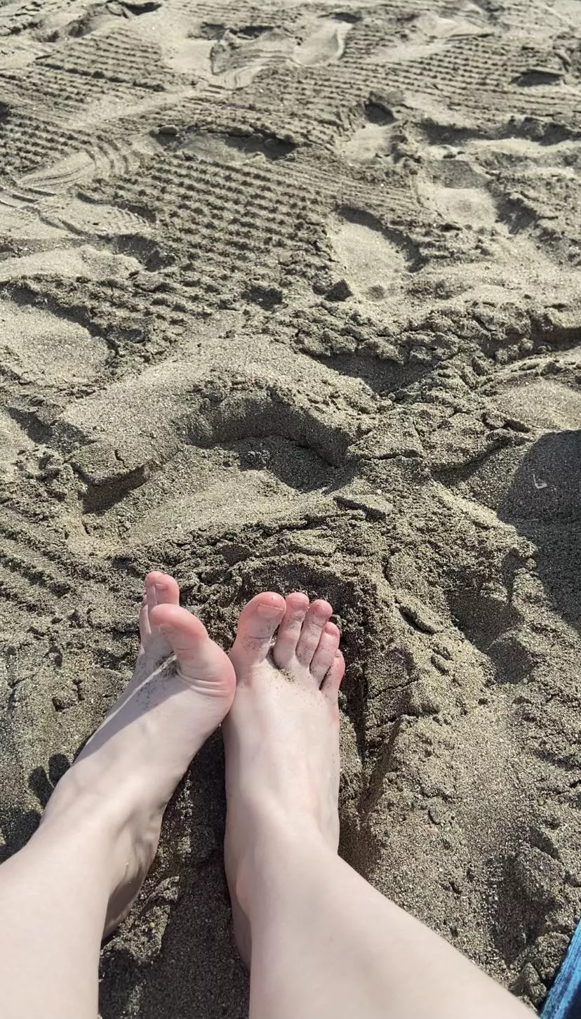 Just playing with sand😌wanna join?