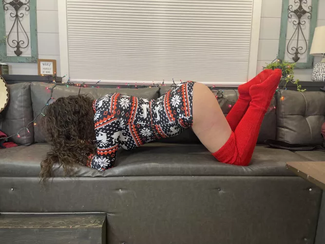 Just pull my romper to the side please 😍