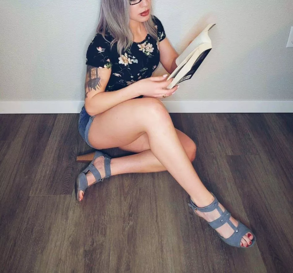 Just read that caffeine can boost a woman’s libido. Is that why you keep inviting me for coffee? 😉 😈 My OF is FREE today. 👇Link in the comments. 👇