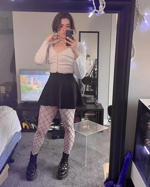 just sat in a cafe for two hours waiting for my gf to get off work, living the dream 😍