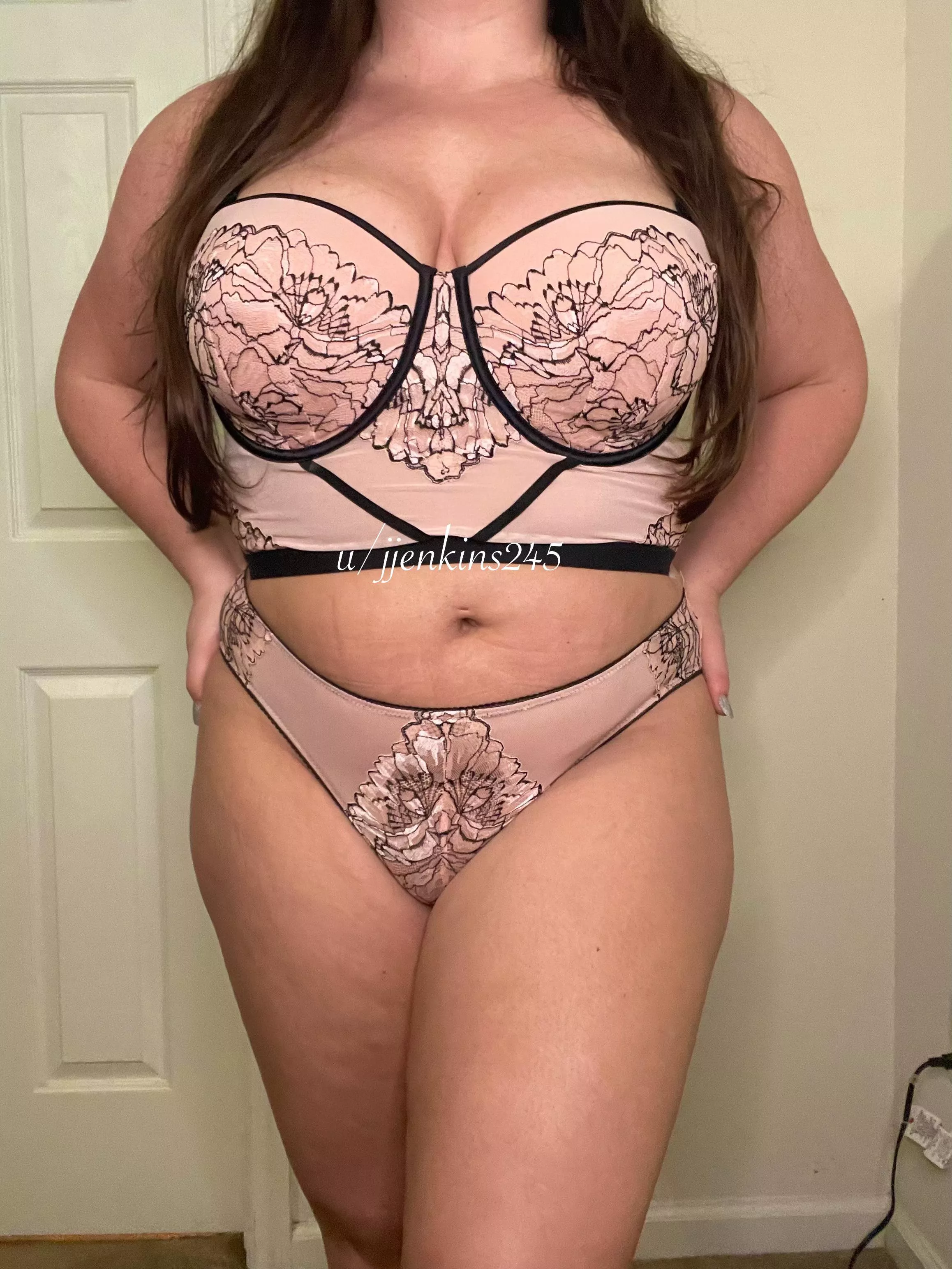 Just saw you get hit with Cupid’s arrow! 😍 [Selling] worn panties & lingerie 💘 DMs & kik are open! 🙋🏻‍♀️