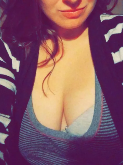 Just some cleavage for your day!