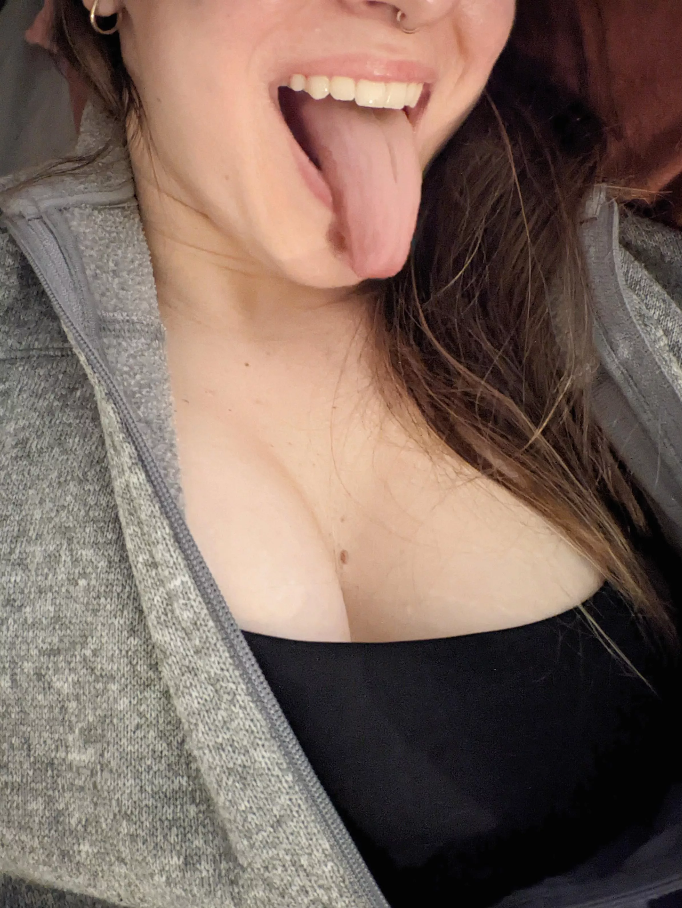 Just some tongue & titties while I watch reality TV and try to nap π΄ Just some tongue & titties while I watch reality TV and try to nap π΄