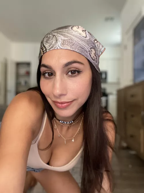 Just tell me if you want to see me nude. 👄