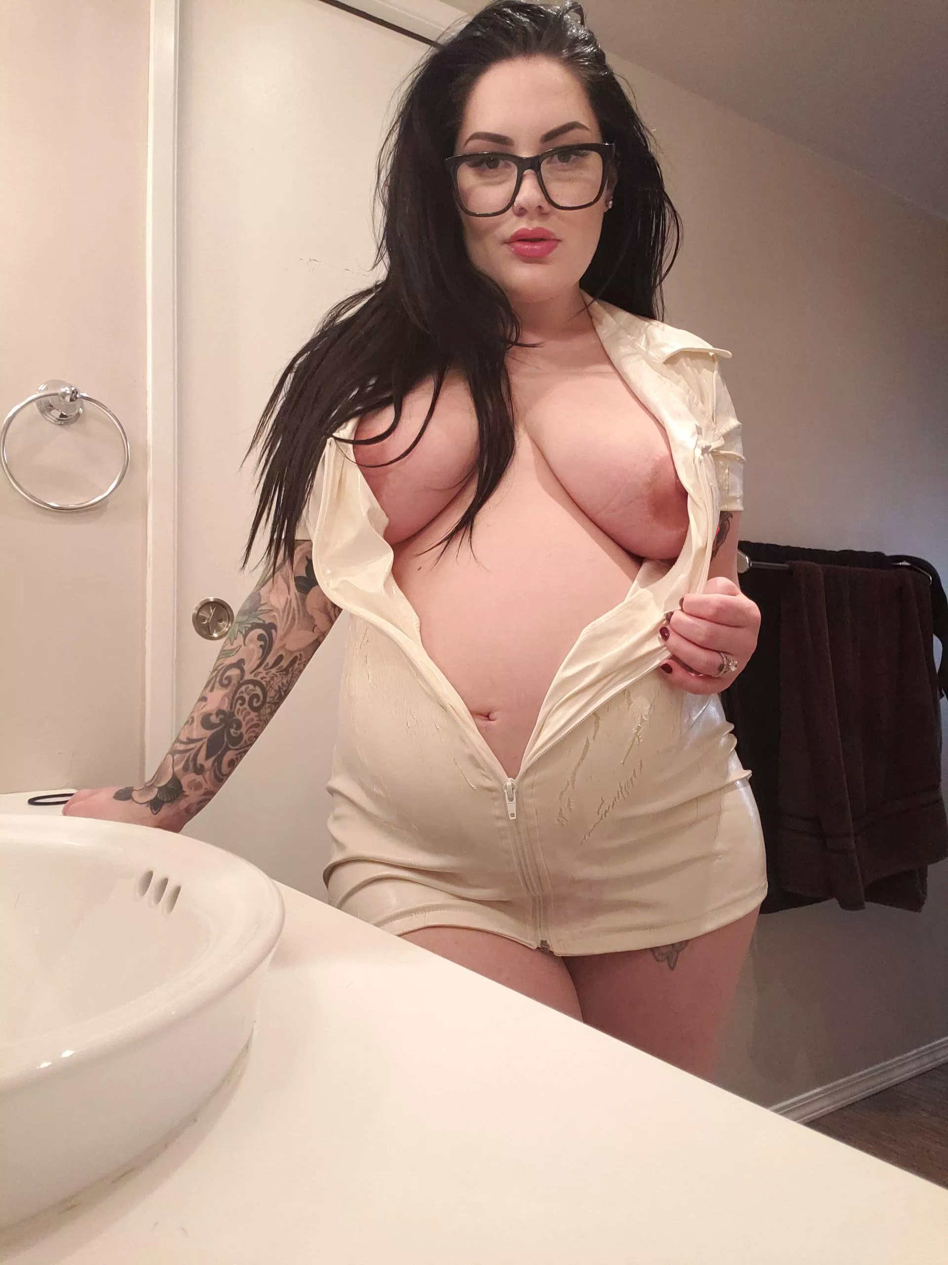 Just tell me where it hurts and I'll kiss it better 🖤