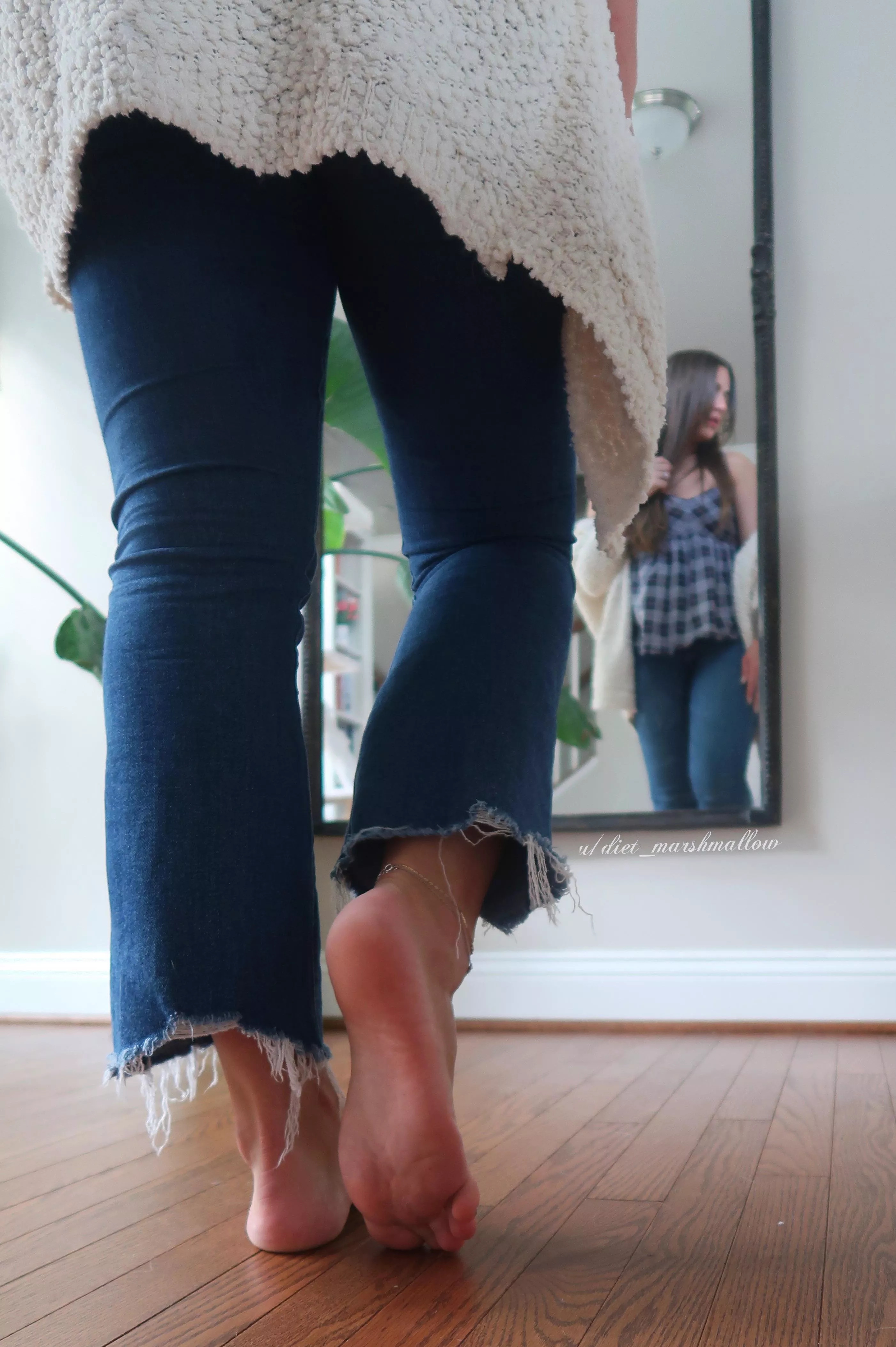 Just trying to decide which shoes to wear today. 👡💭 Help me?