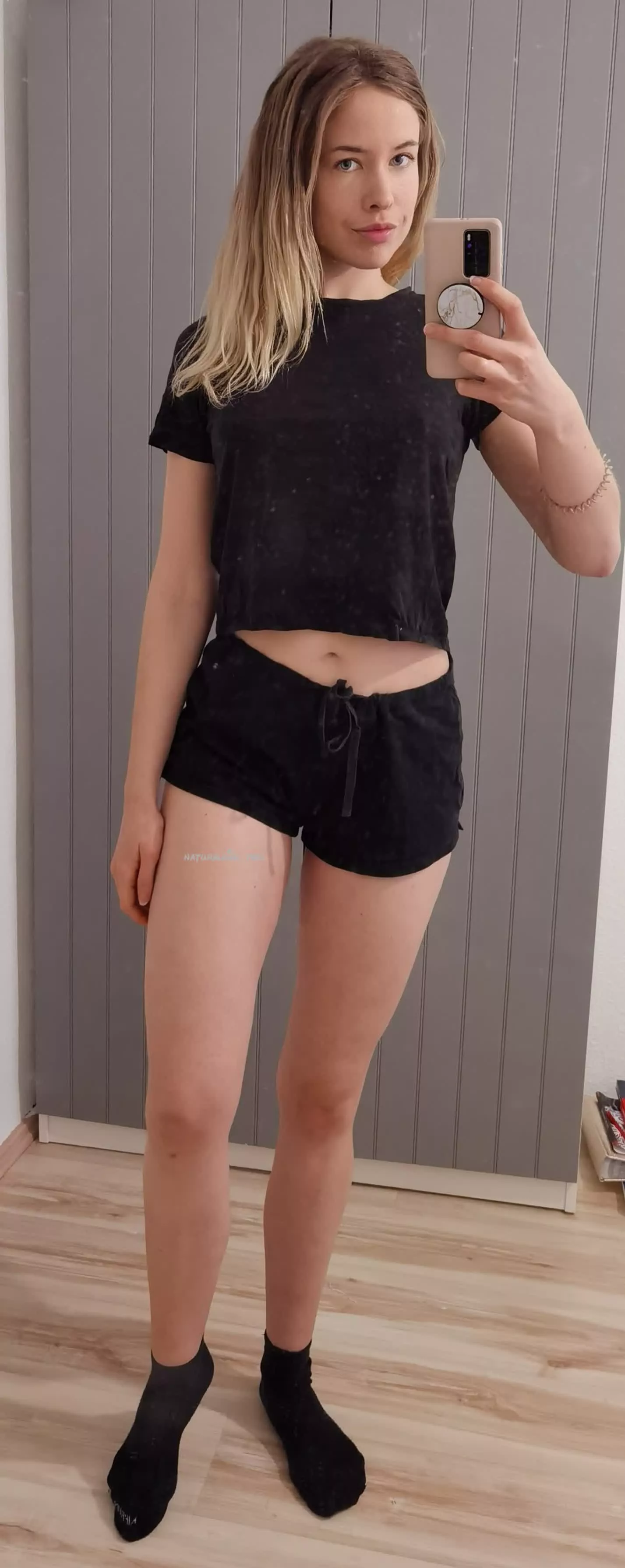 Just trying to get your attention in my pyjamas ✌️😇