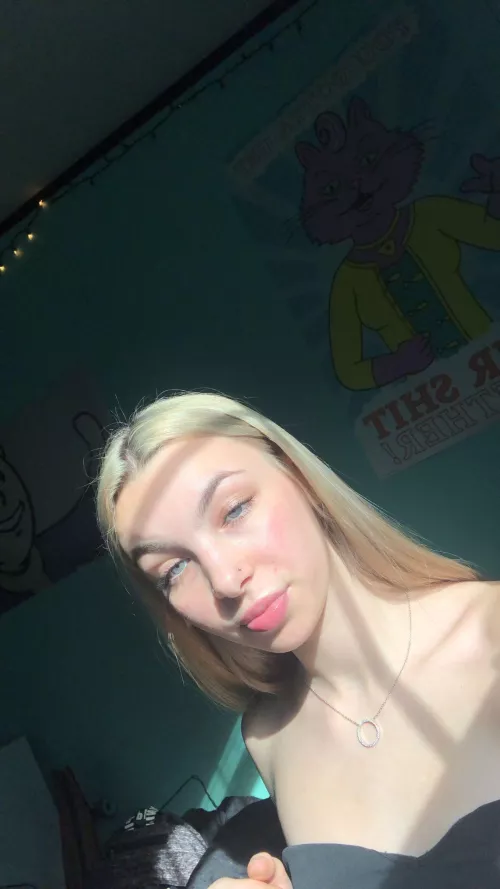 Just turned 18 who wants to give me my first facial ? π