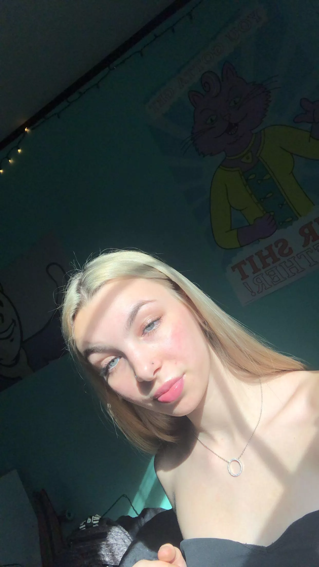 Just turned 18 who wants to give me my first facial ? 💕 Just turned 18 who wants to give me my first facial ? 💕