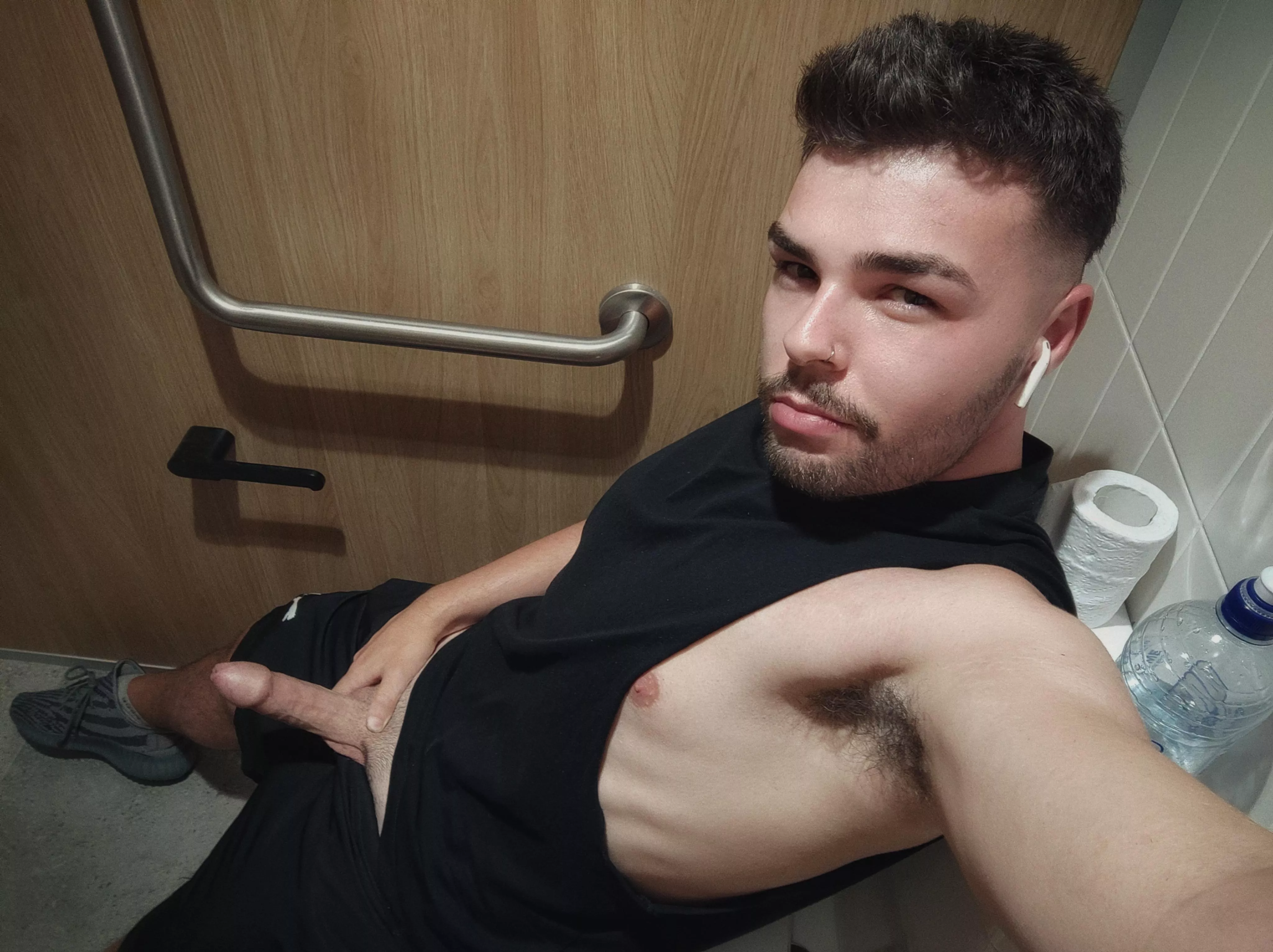 Just waiting in the gym toilets...😈
