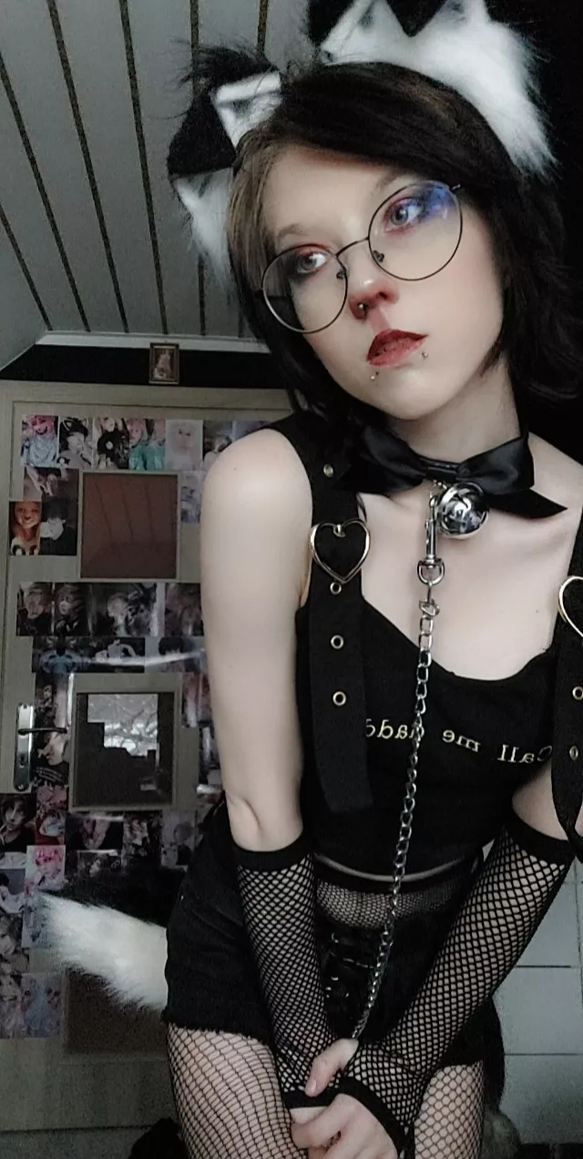 Just wanted to show my outfit! Please dont send me nsfw stuff 🥺