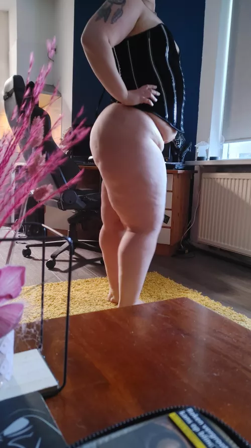 Just wearing my Halloween corset 4 you😇 I know I'm a bit thicc, but I hope you still like me😳 I let my BF shoot everything we do😈 15 min of pure amateur sexvideo yesterday and it's on OF already😉! Over 1000 pics and lots of vids, so months