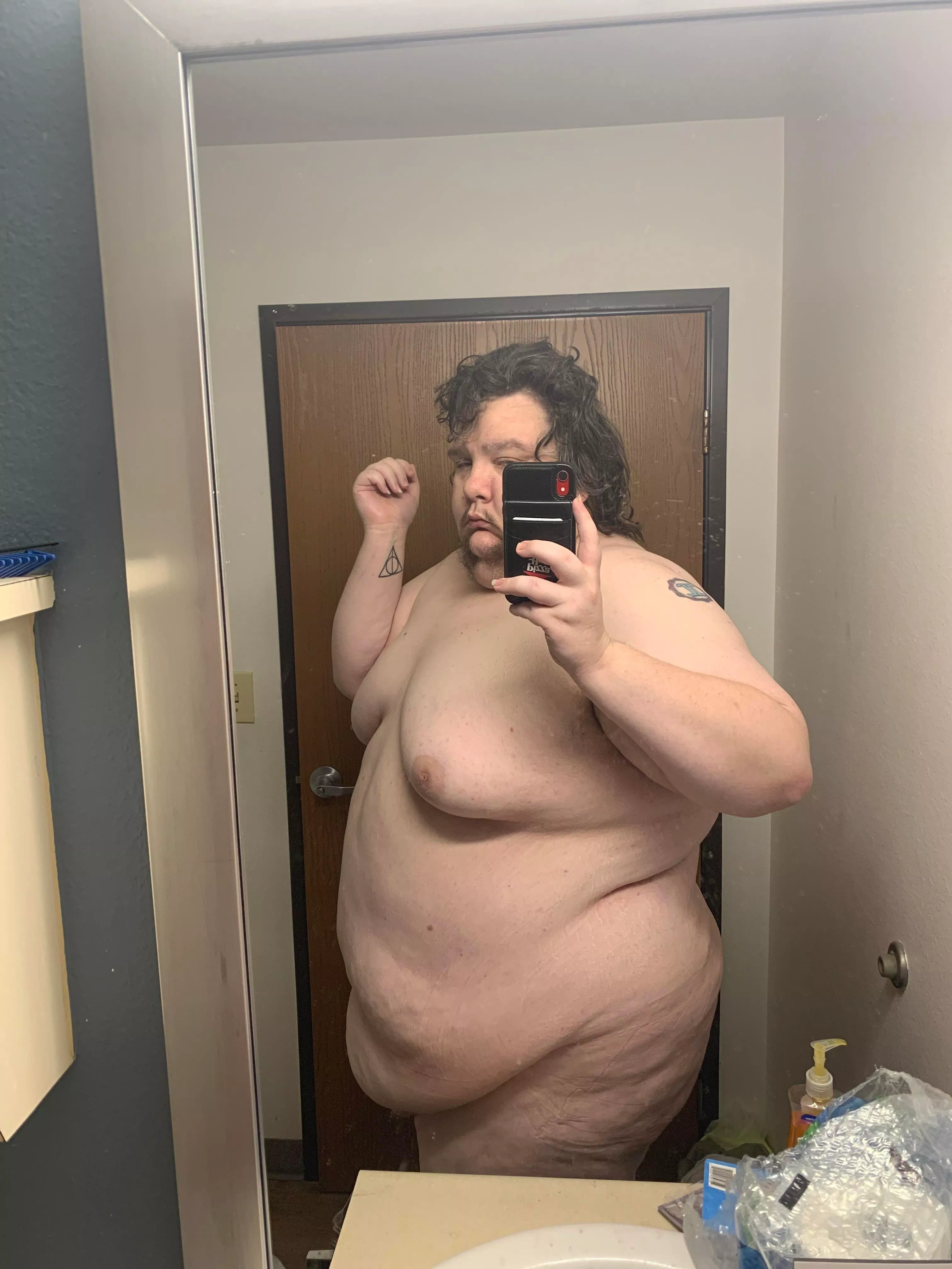Just woke up. 480lbs, 28, Florida, small dick